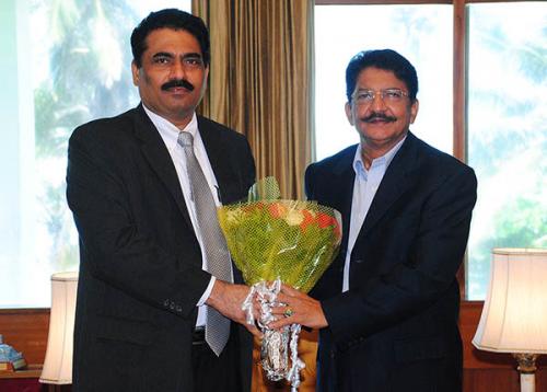 Shri Chandrakant Salunkhe – Founder & President, SME Chamber of India had a meeting with the newly appointed Governor of Maharashtra H.E. Shri Vidyasagar Rao on 11th September, 2014 at Raj Bhavan, Mumbai. Shri Salunkhe apprised the activities of SME Chamber of India and various issues and problems of Industry and SME Sector of Maharashtra. Hon’ble Governor was kind enough to suggest strategies for strengthening SMEs for Better Growth as well advised various activities to be organised by the Chamber in future for providing special guidance and handholding to young entrepreneurs to achieve success in their ventures. Hon’ble Governor has assured to support the activities of the Chamber for the growth of Industry and SMEs as well as to look into specific issues and problems to be recommended to State Government and concerned authorities for effective redressal for empowerment of SMEs and Industrial Sector in the State.